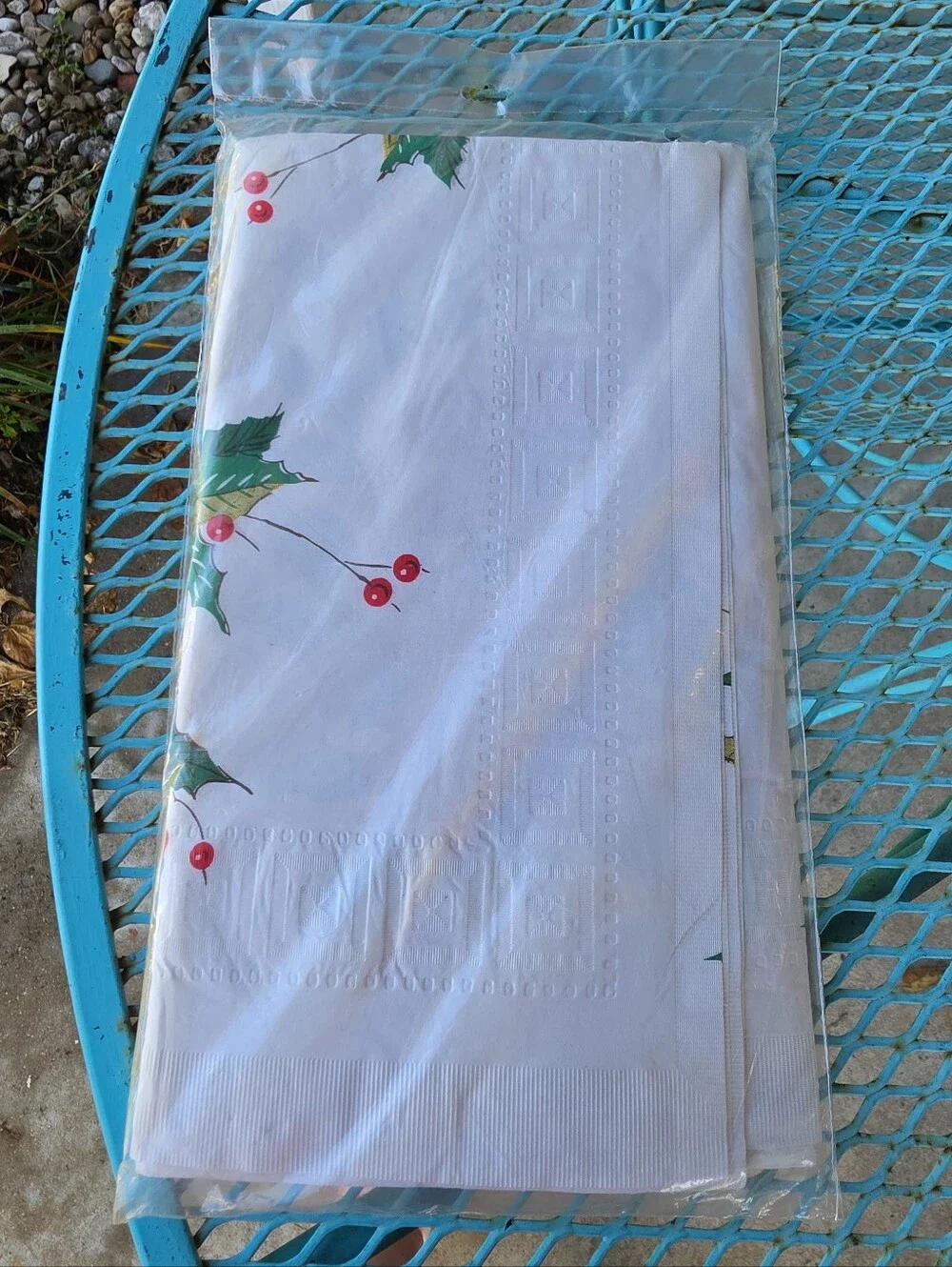 VTG Linette 3-ply Table Cover Poinsettias 54